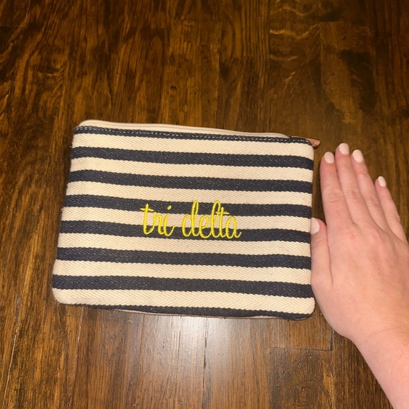 Tri Delta Pouch - Picture 4 of 4